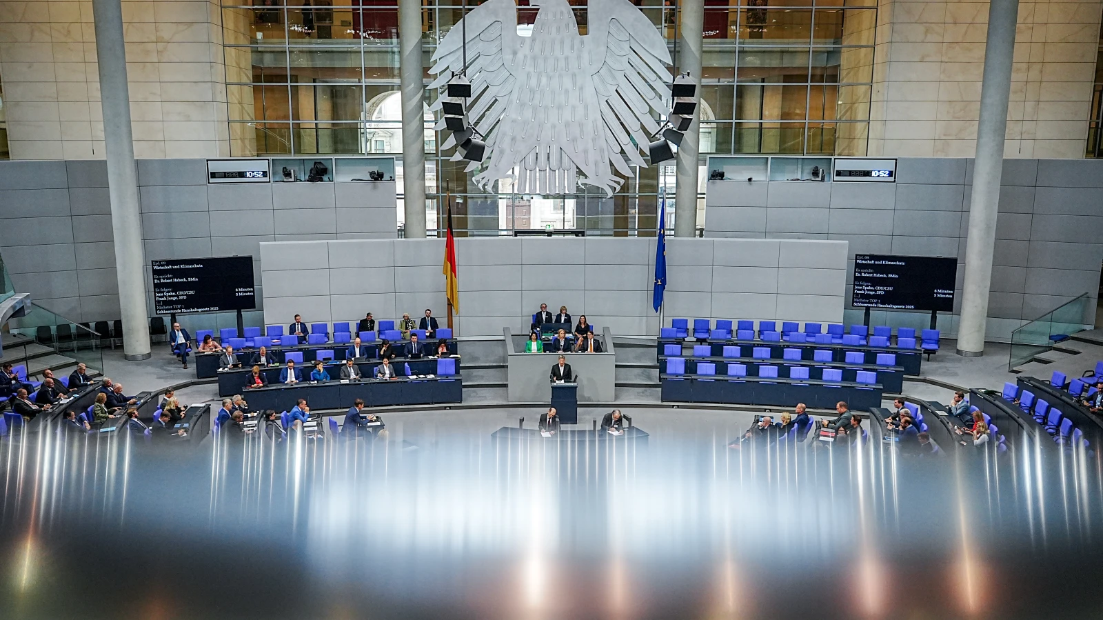 SPD ve AfD, Anketlerde İkinci Sırada: Yeşiller Tarihi Düşüşte, © dpa SPD ve AfD, Anketlerde İkinci Sırada: Yeşiller Tarihi Düşüşte, © dpa