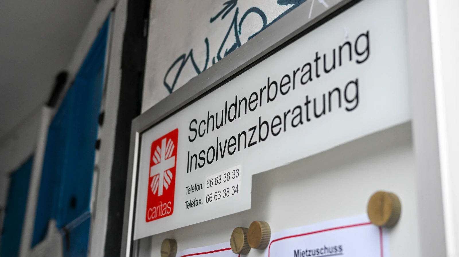 Rheinland-Pfalz'ta borçlu insanların sayısı hızla artıyor ve bu durum borç danışmanlık merkezlerini baskı altına alıyor. , © dpa Rheinland-Pfalz'ta borçlu insanların sayısı hızla artıyor ve bu durum borç danışmanlık merkezlerini baskı altına alıyor. , © dpa