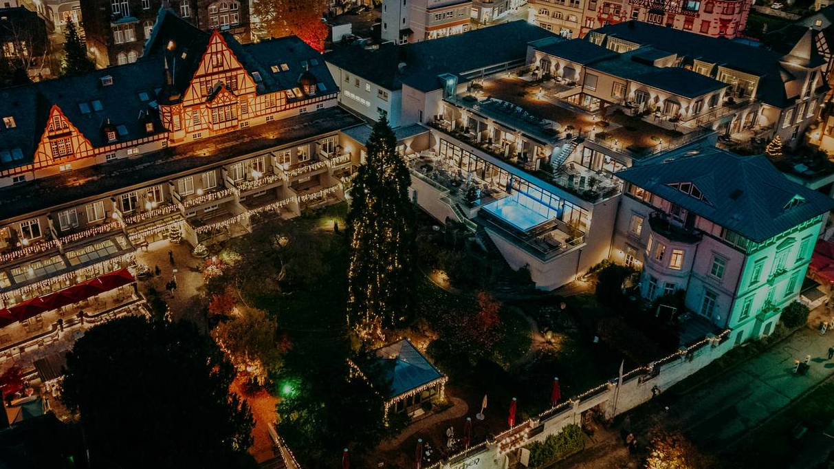 Traben-Trarbach’ta 25 Metrelik Dev 'Weihnachtsbaum', © dpa