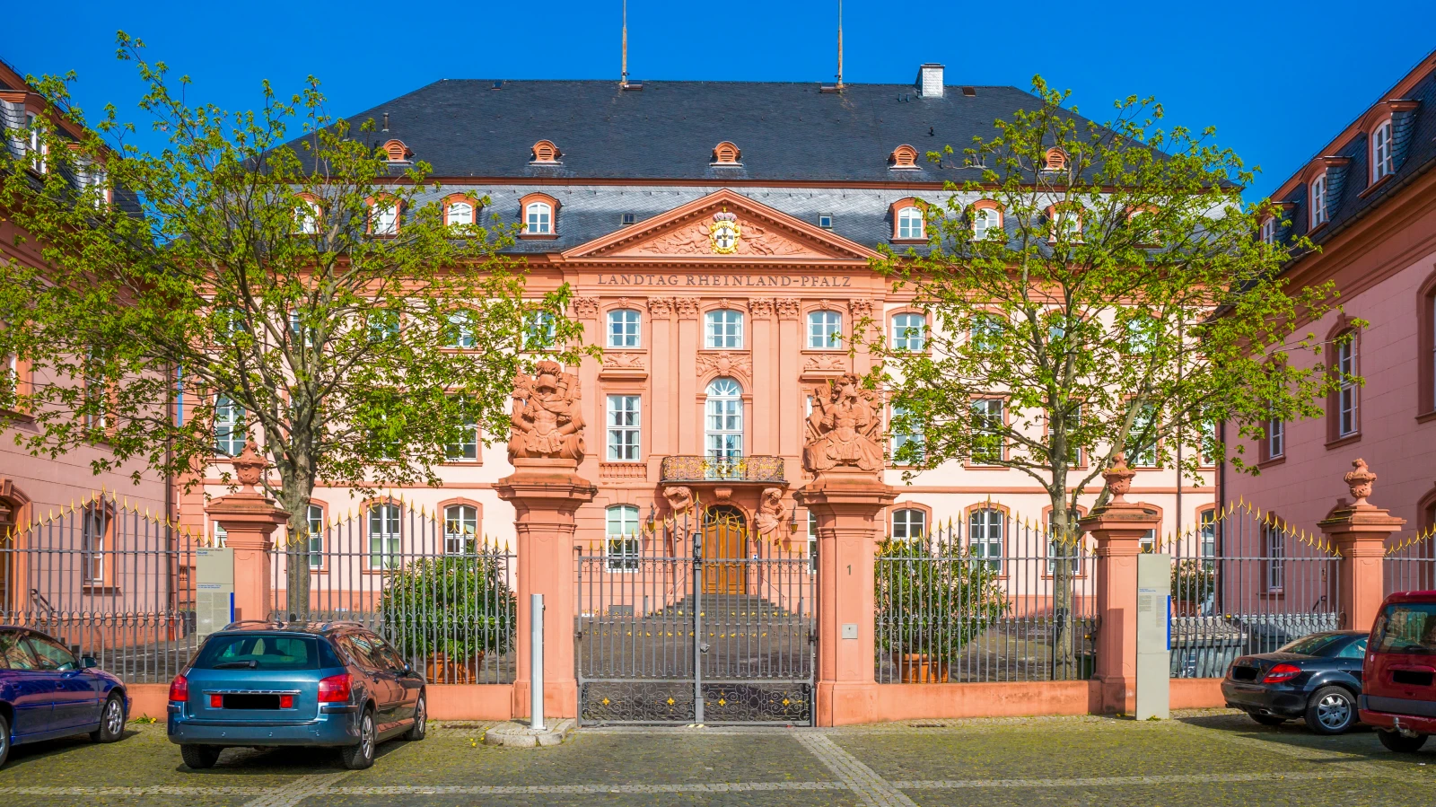 Rheinland-Pfalz Belediyelerine 600 Milyon Euro: Destek büyük, ihtiyaçlar daha büyük, © shutterstock Rheinland-Pfalz Belediyelerine 600 Milyon Euro: Destek büyük, ihtiyaçlar daha büyük, © shutterstock