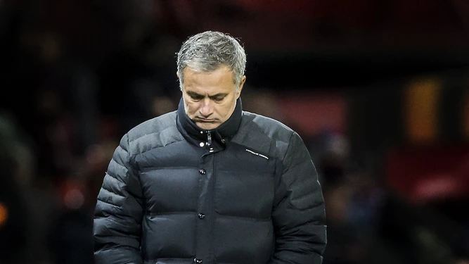 Fenerbahçe'nin Teknik Direktörü Lüks Yaşantısıyla Tepki Çekti!, © shutterstock Fenerbahçe'nin Teknik Direktörü Lüks Yaşantısıyla Tepki Çekti!, © shutterstock