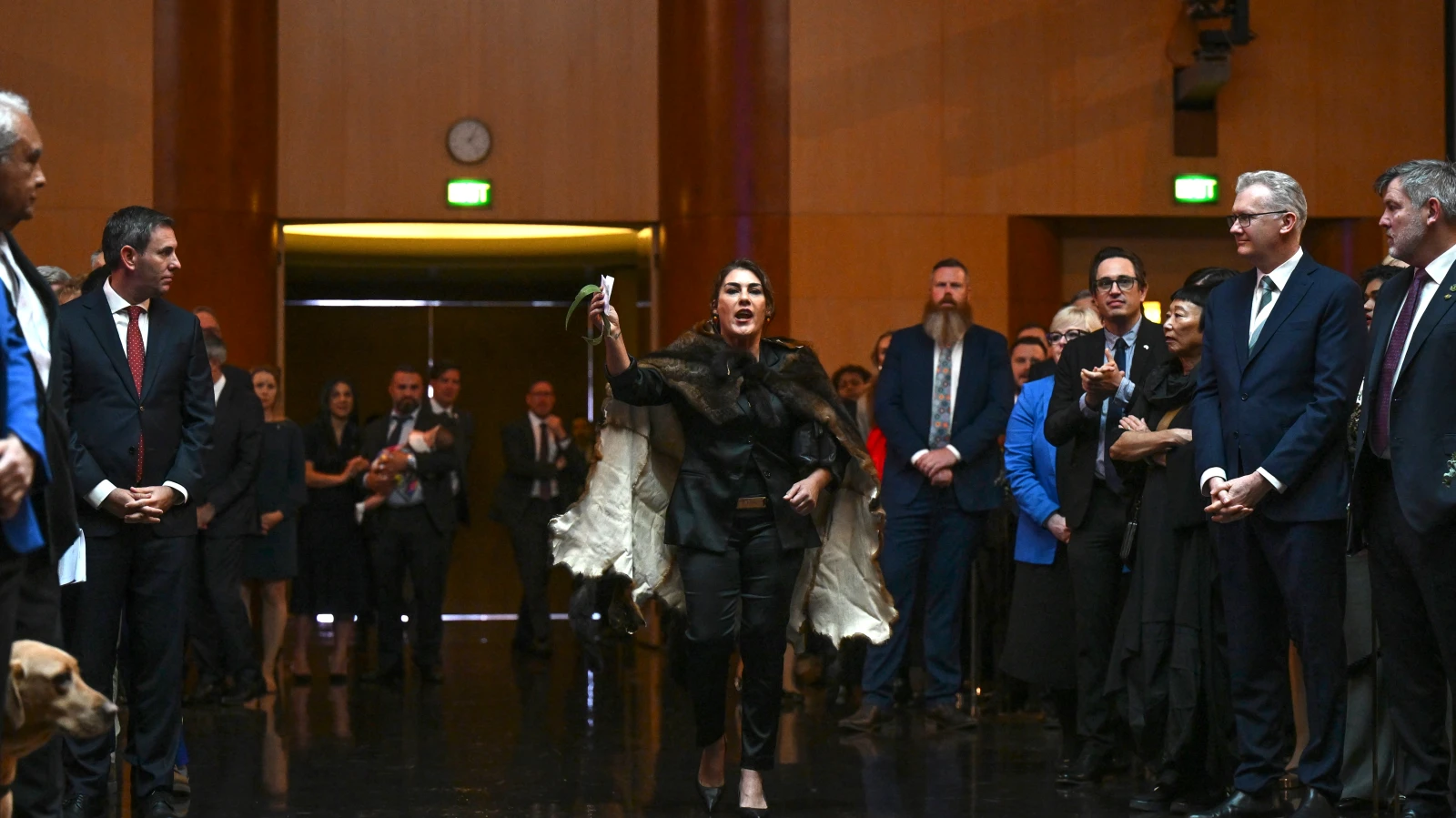 Protest gegen König Charles im australischen Parlament, © Keystone/SDA Protest gegen König Charles im australischen Parlament, © Keystone/SDA