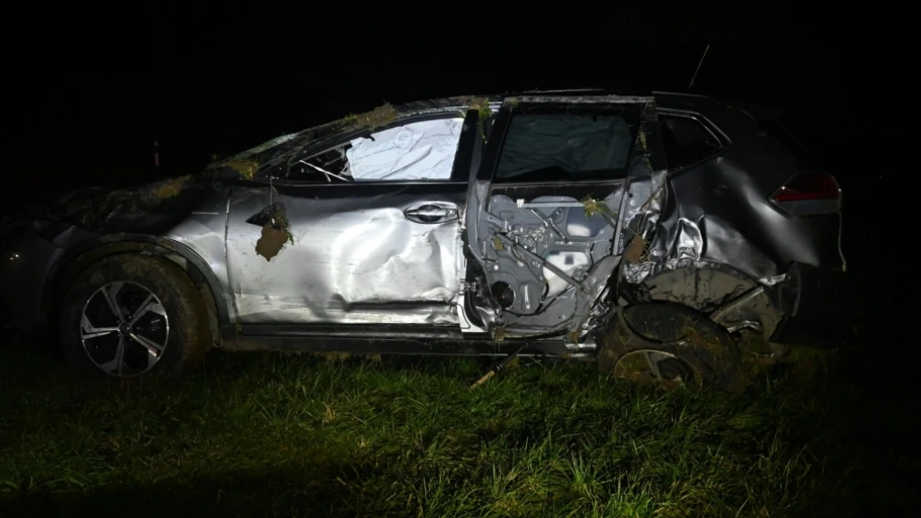 22-Jähriger überschlägt sich in Altstätten SG mit seinem Auto, © Keystone/SDA 22-Jähriger überschlägt sich in Altstätten SG mit seinem Auto, © Keystone/SDA