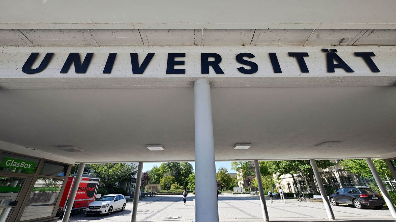 Almanya’da Yüksek Eğitimliler Arasında da Yoksulluk Riski Artıyor!, © Martin Schutt/dpa