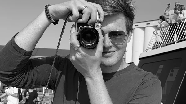 Finn Rieken mit Kamera, © privat Finn Rieken mit Kamera, © privat