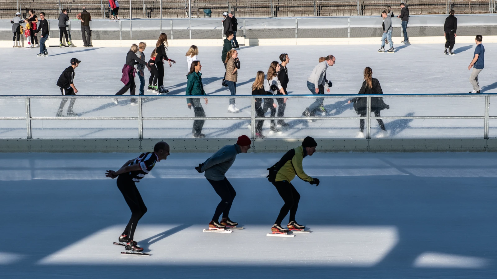Berlin'de Buz Pateni Sezonu Yaklaşıyor: Açık buz paten salonları hazırlanıyor, © dpa Berlin'de Buz Pateni Sezonu Yaklaşıyor: Açık buz paten salonları hazırlanıyor, © dpa