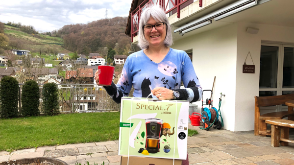 Kaffi Express Spezial: Verena bekommt die Teemaschine von Mirco, © Radio Basilisk