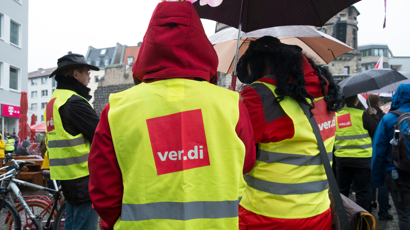 Verdi sendikası toplu taşıma çalışanlarını  uyarı grevine çağırdı., © shutterstock