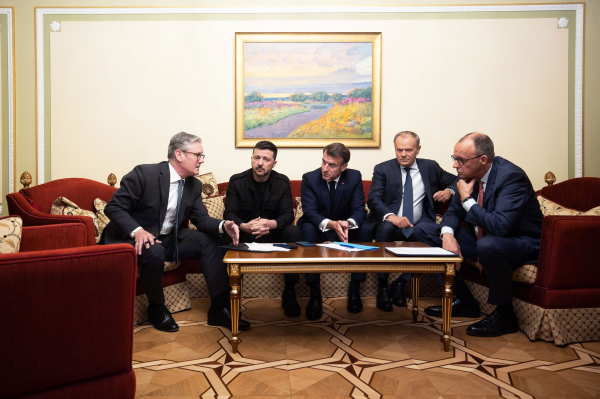 Mit Trump am Telefon: Fünf europäische Staatschefs in Kiew. , © -/Ukrainisches Präsidentenbüro/dpa