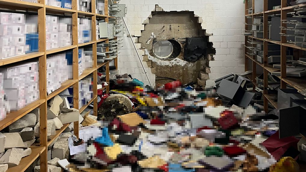 Gelsenkirchen’de Banka Soygunu: Güvenlik Kamerası Görüntüleri Ortaya Çıktı, © -/Polizei Gelsenkirchen/dpa