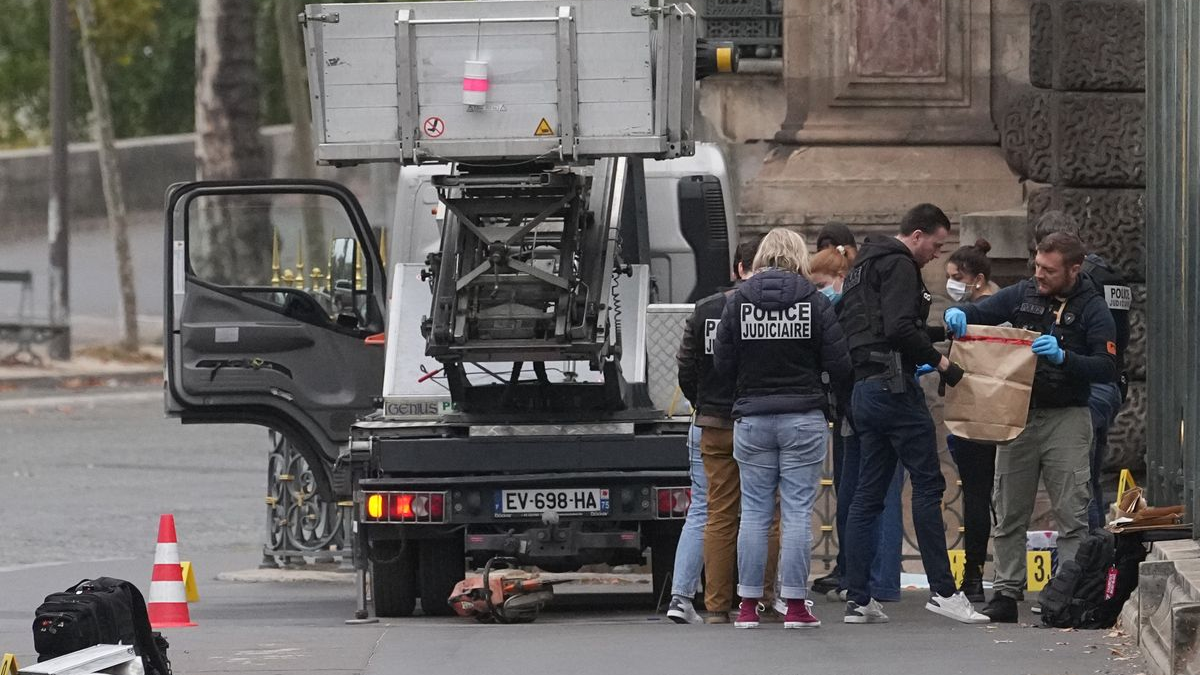 Louvre Müzesi’nde Soygun: Hırsızlar “Paha Biçilemez” Mücevherlerle Kaçtı!, © Thibault Camus/AP/dpa
