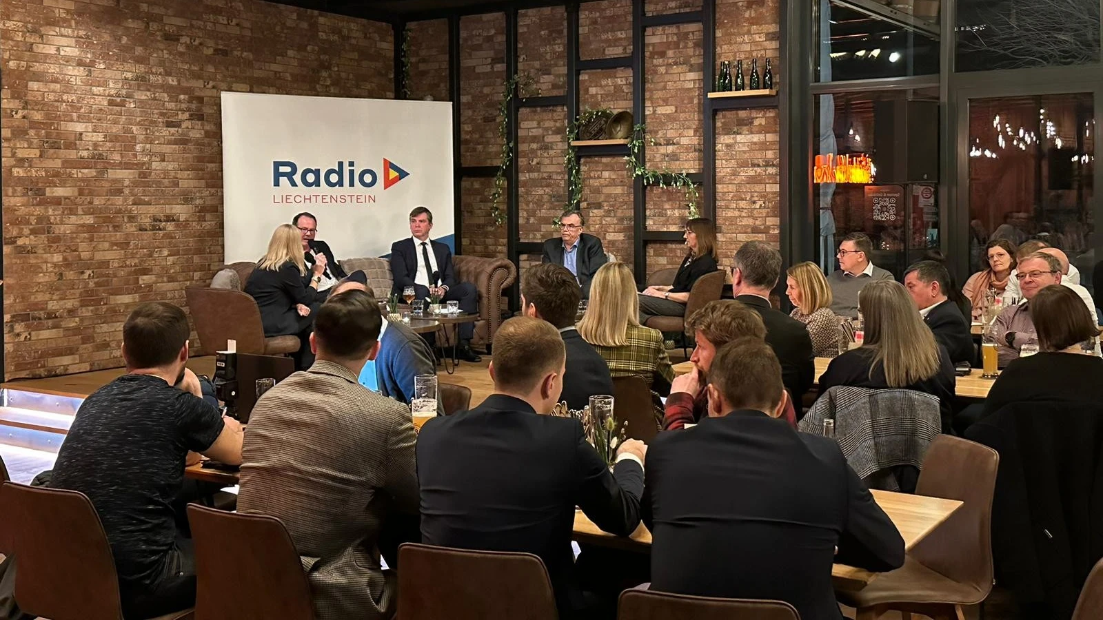 Gelungener Auftakt zum neuen Live-Sendeformat, © RADIO LIECHTENSTEIN Gelungener Auftakt zum neuen Live-Sendeformat, © RADIO LIECHTENSTEIN