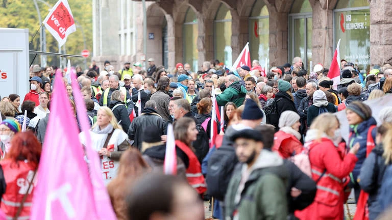 Hamburg’da uyarı grevi: Belediyede işler durma noktasında!, © Bodo Marks/dpa / 24 Hamburg Hamburg’da uyarı grevi: Belediyede işler durma noktasında!, © Bodo Marks/dpa / 24 Hamburg