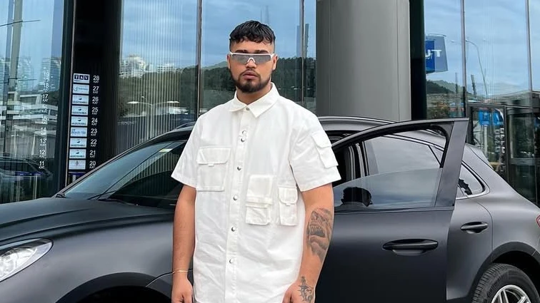 Lvbel C5’ten Eleştirilere Yanıt: “Herkes Konuşur, Baba Porsche’ye Biner”, © lvbelc5 / instagram Lvbel C5’ten Eleştirilere Yanıt: “Herkes Konuşur, Baba Porsche’ye Biner”, © lvbelc5 / instagram