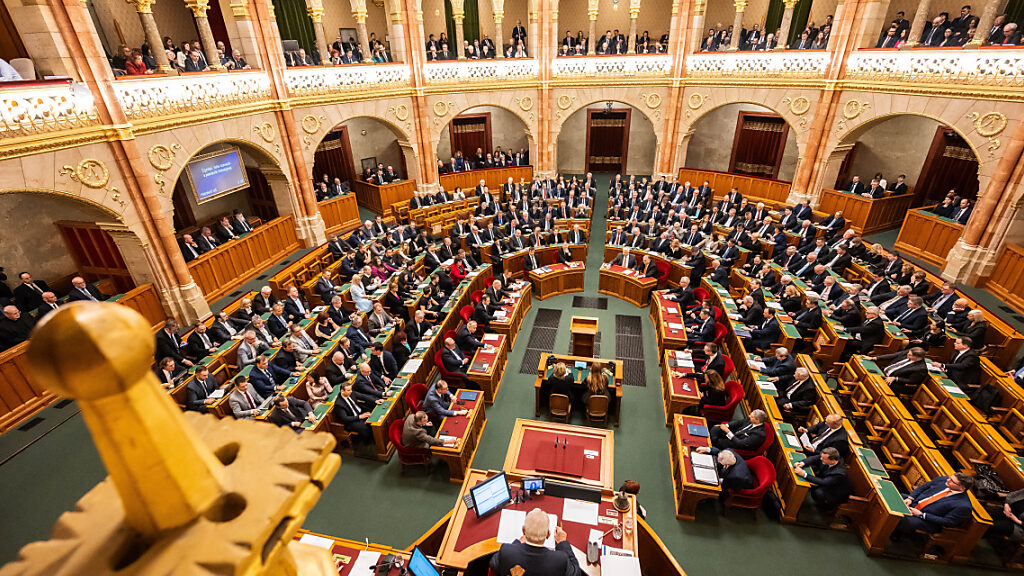 Ungarns Parlament stimmt Nato-Beitritt von Schweden zu, © Marton Monus/dpa