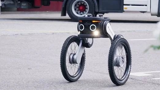 Neue Sicherheitsroboter auf dem Petersplatz, © Kanton Basel-Stadt Neue Sicherheitsroboter auf dem Petersplatz, © Kanton Basel-Stadt