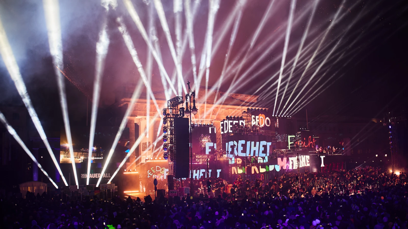 Berlin Duvarı’nın Yıkılmasının 35. Yıldönümü Kutlandı: Ama hala kapalı olan caddeler var!, © dpa Berlin Duvarı’nın Yıkılmasının 35. Yıldönümü Kutlandı: Ama hala kapalı olan caddeler var!, © dpa