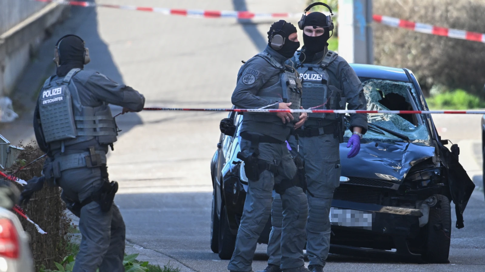 Saldırılar: Alman Medyasında Köken Göre Çifte Standart! , © Boris Roessler/dpa Saldırılar: Alman Medyasında Köken Göre Çifte Standart! , © Boris Roessler/dpa