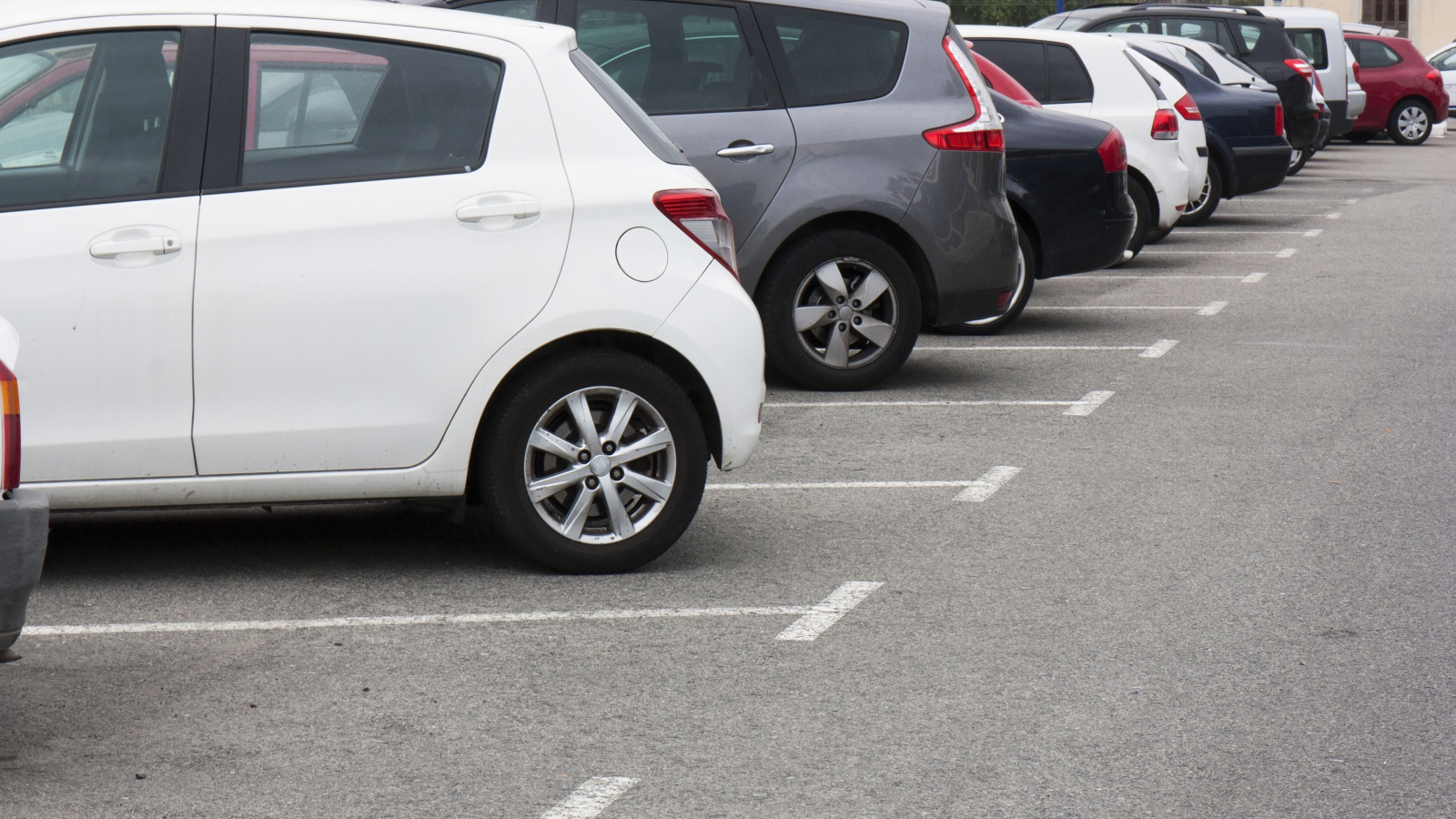 Avrupa'da 2024'ün İlk Yarısında En Çok Satan Otomobiller Açıklandı, © shutterstock