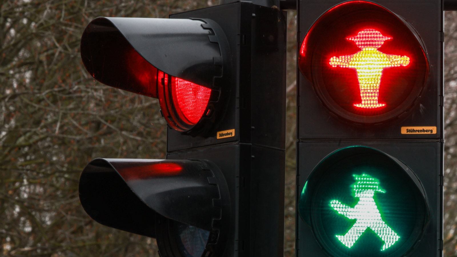 Kochstrasse’deki Diagonal Trafik Lambası 25 Yaşında!, © Hannes P. Albert/dpa