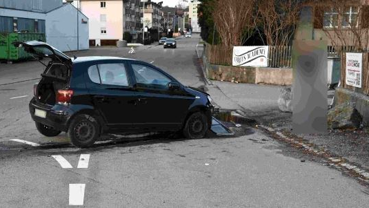 Zeugensuche nach Selbstunfall mit Auto, © Kantonspolizei St. Gallen 