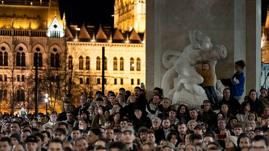 Tausende Ungarn demonstrierten gegen Orban, © Denes Erdos/AP Tausende Ungarn demonstrierten gegen Orban, © Denes Erdos/AP