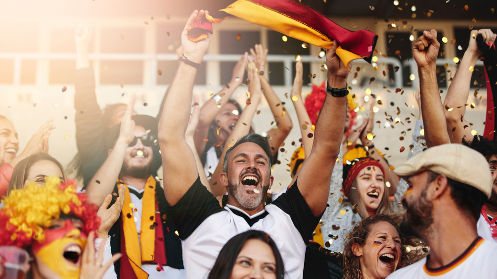 Avrupa Futbol Şampiyonası Boyunca Taraftarlar Gürültüye Hazır!, © shutterstock