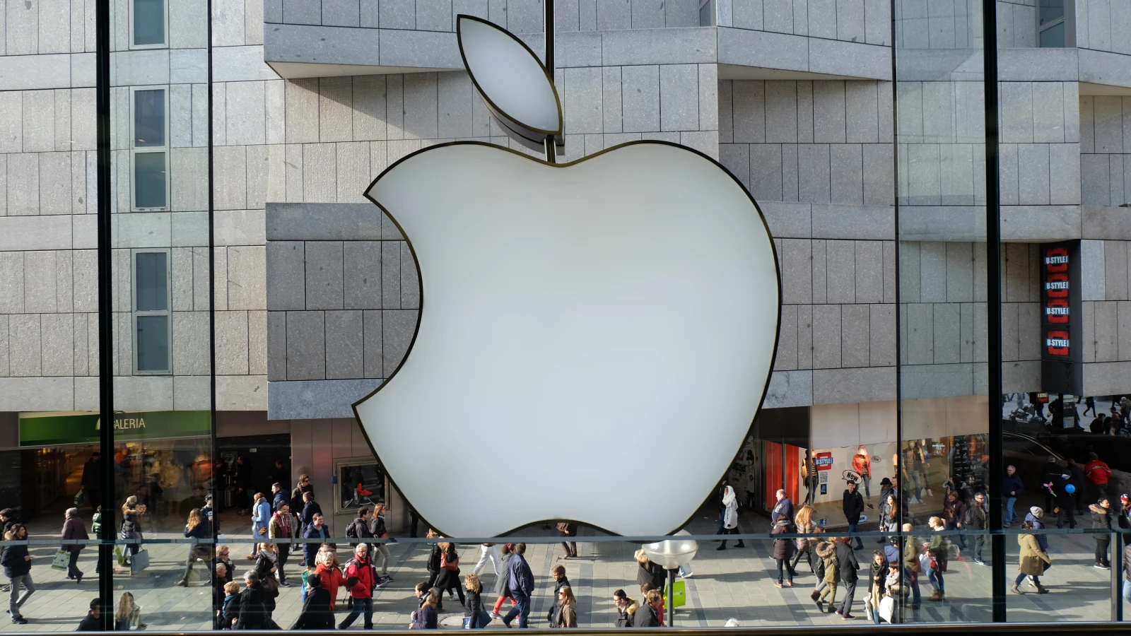 Apple Yine Yaranamadı: Avrupa Birliği, Apple'ın Yasaya Uymadığını Söyledi, © shutterstock Apple Yine Yaranamadı: Avrupa Birliği, Apple'ın Yasaya Uymadığını Söyledi, © shutterstock