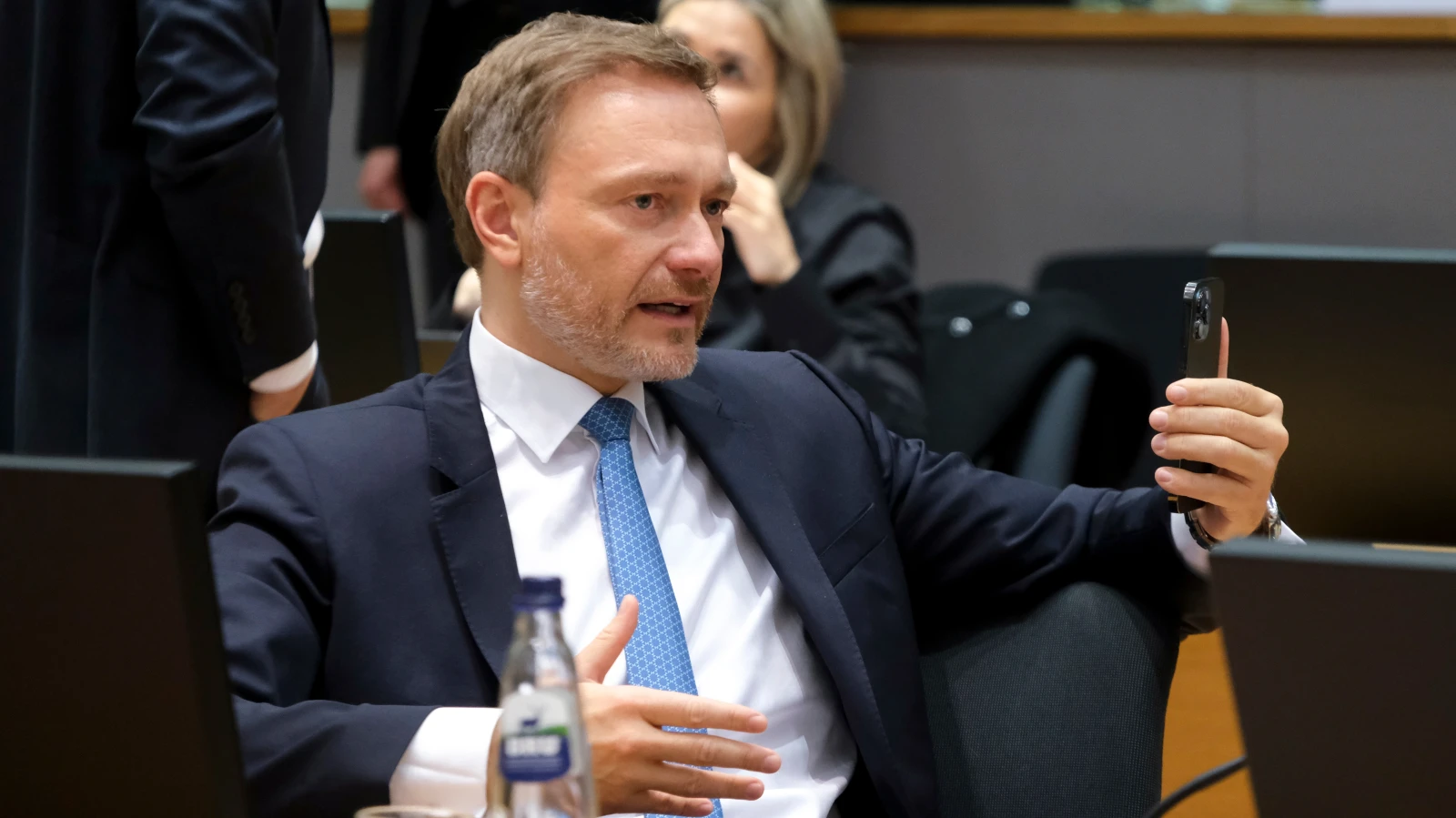 Savunma İçin Daha Fazla Bütçe, Sosyal Harcamalarda Tasarruf!, © shutterstock Savunma İçin Daha Fazla Bütçe, Sosyal Harcamalarda Tasarruf!, © shutterstock