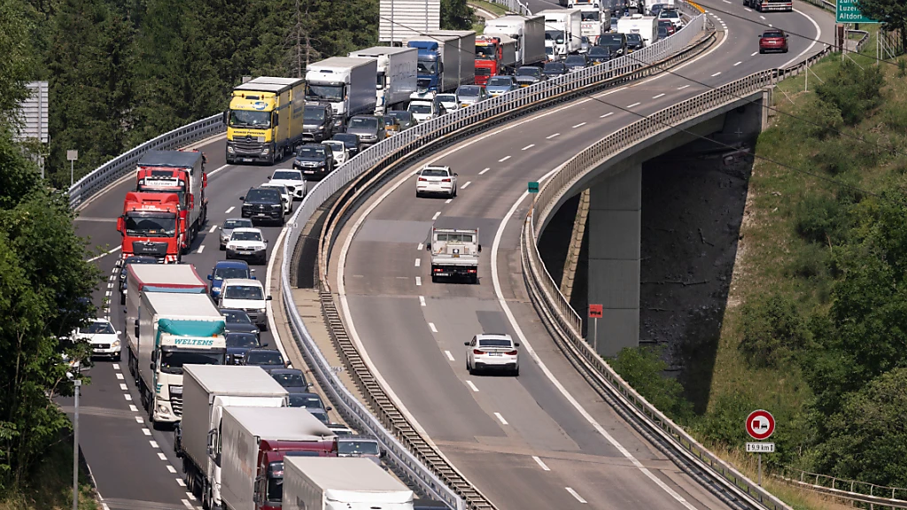 Schweizer Verlagerungsziel weiterhin nicht erreicht, © Keystone-SDA Schweizer Verlagerungsziel weiterhin nicht erreicht, © Keystone-SDA