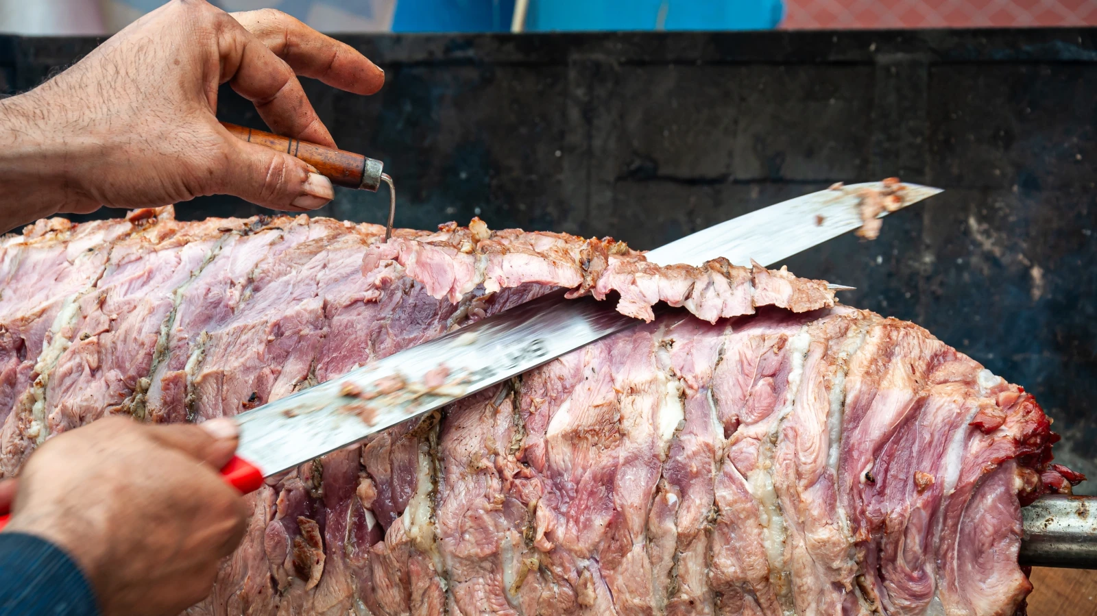 Polis çevirmesiyle ortaya çıktı: 1 tonluk döner çöpe gitti, © shutterstock Polis çevirmesiyle ortaya çıktı: 1 tonluk döner çöpe gitti, © shutterstock