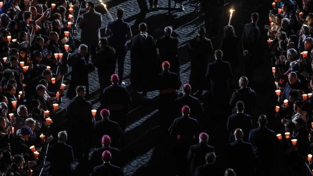 Papst Franziskus eröffnet Osternachtsmesse , © Keystone / SDA / Archivbild Papst Franziskus eröffnet Osternachtsmesse , © Keystone / SDA / Archivbild