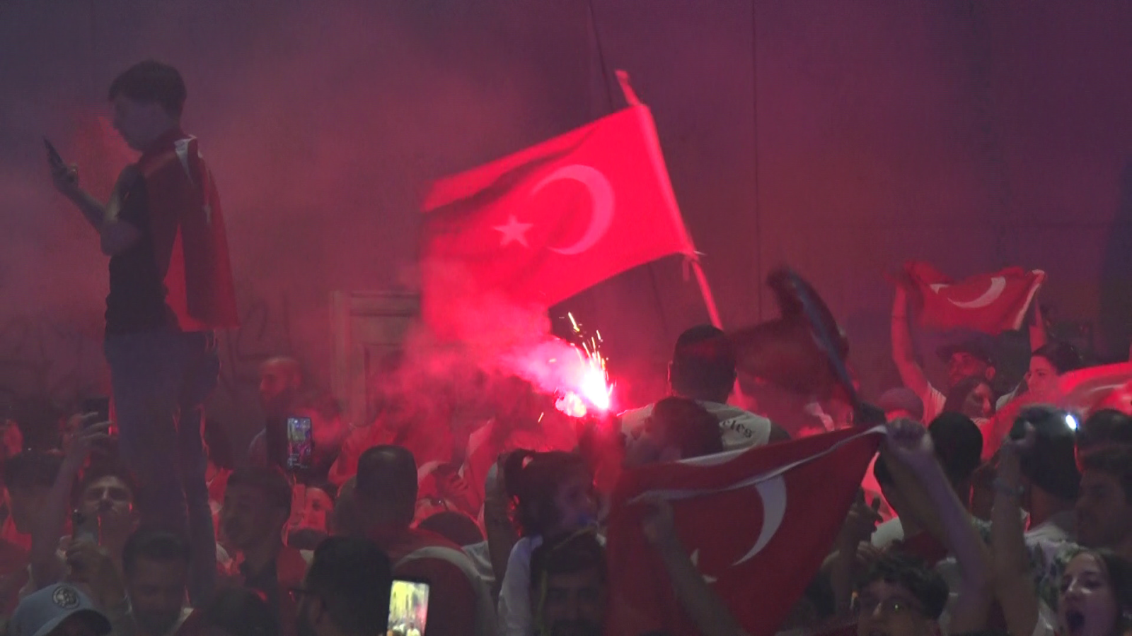 Kudamm Dün Gece Yine Kutlamaların Merkeziydi!, © dpa