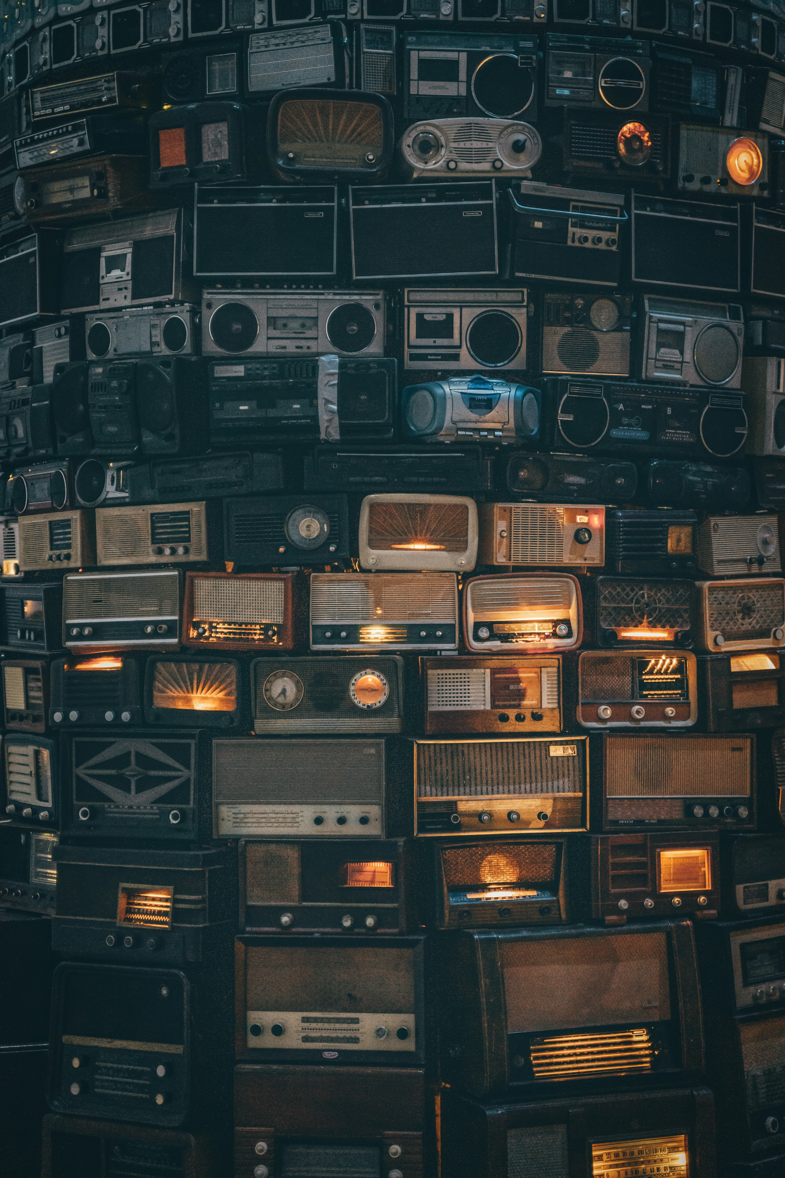 Das kann die neue egoFM App, © Unsplash | Andrea De Santis