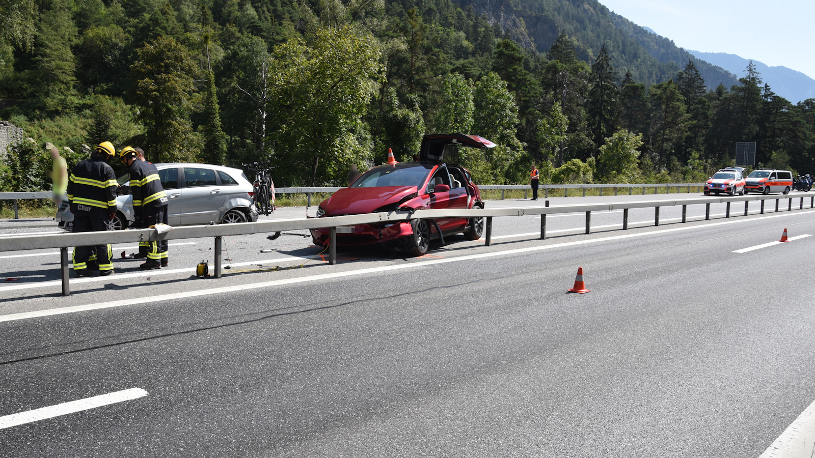 Auffahrkollision mit mehreren Fahrzeugen in Rothenbrunnen, © Kantonspolizei Graubünden
