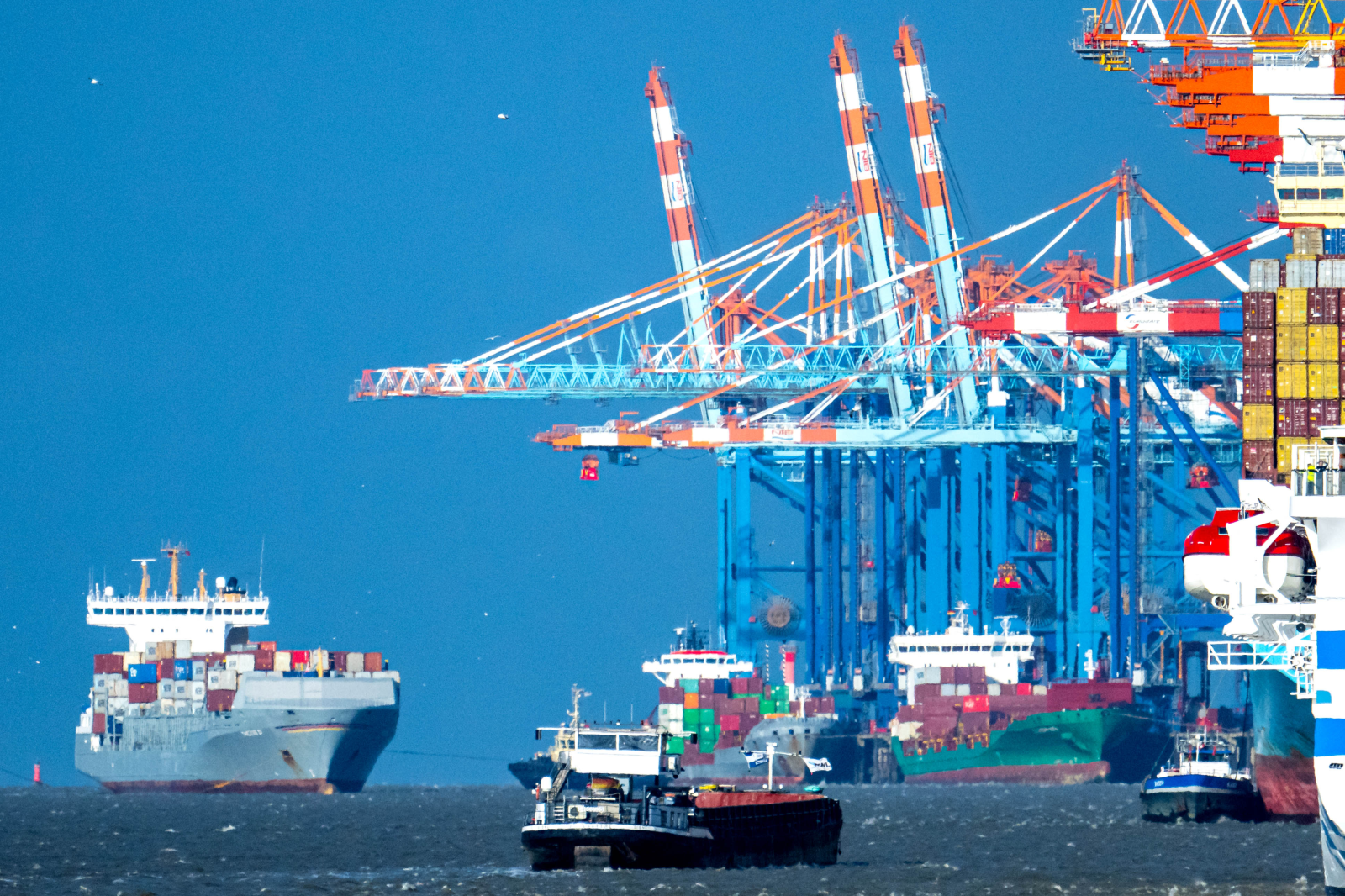 Bremen Ekonomisinde Alarm Zilleri: 2023’te Ülke Genelinin Üzerinde Daralma, © Sina Schuldt/dpa