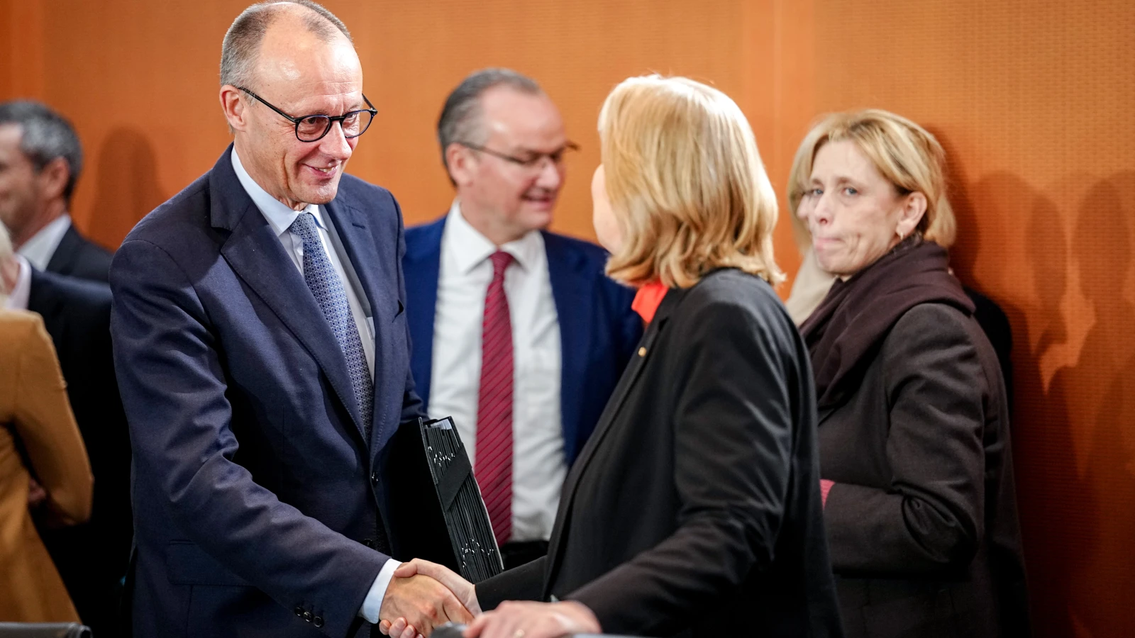 Bürgergeld'e veda: Almanya’da sosyal yardımlarla ilgili önemli bir değişiklik kararlaştırıldı., © Kay Nietfeld/dpa Bürgergeld'e veda: Almanya’da sosyal yardımlarla ilgili önemli bir değişiklik kararlaştırıldı., © Kay Nietfeld/dpa