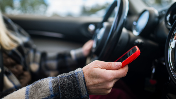 ADAC: Handys im Verkehr sind gefährliche Gewohnheit, © Shutterstock