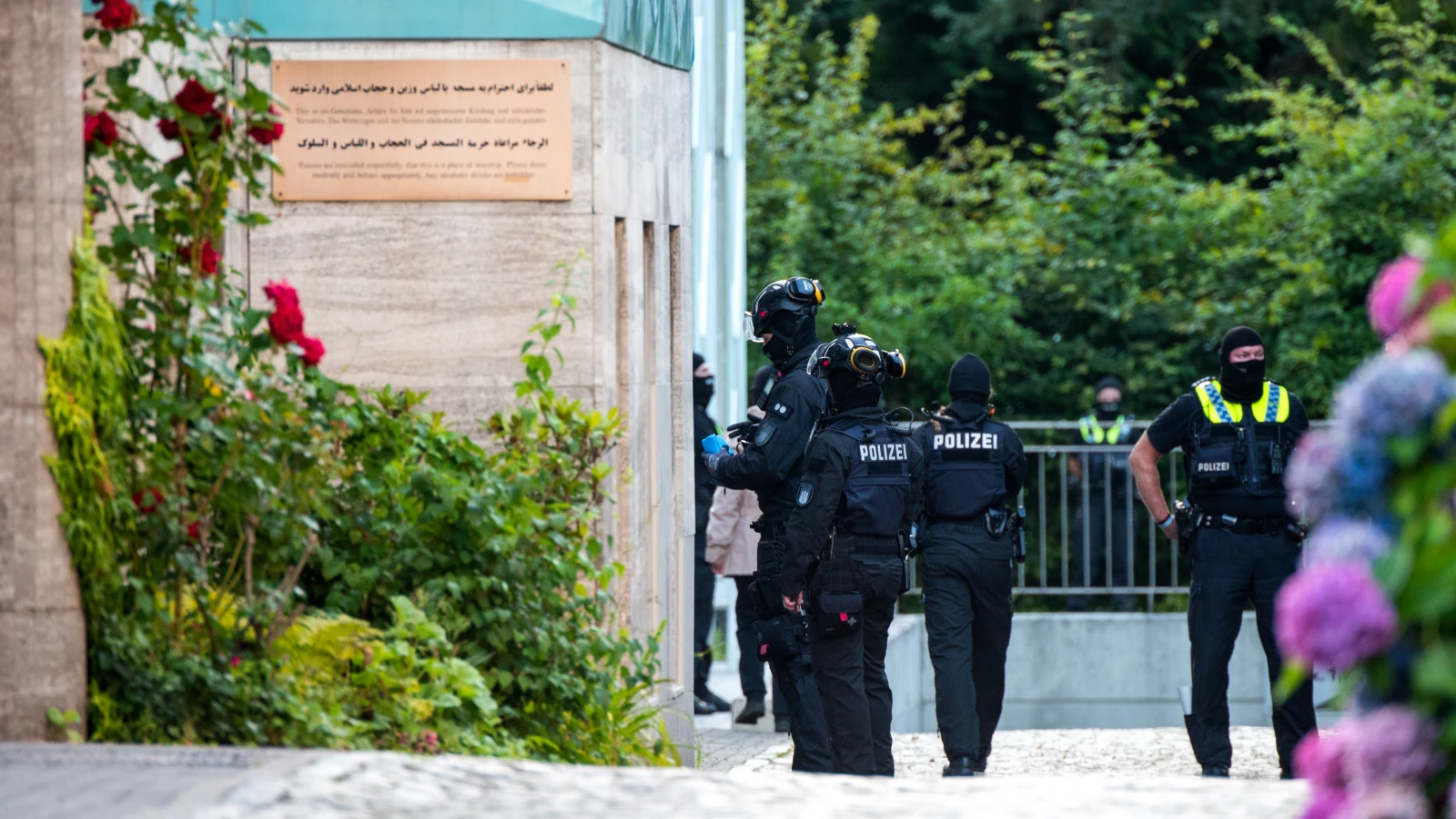 Hamburg İslam Merkezi Yasaklandı: Bremen'de Aramalar Yapıldı, © dpa Hamburg İslam Merkezi Yasaklandı: Bremen'de Aramalar Yapıldı, © dpa