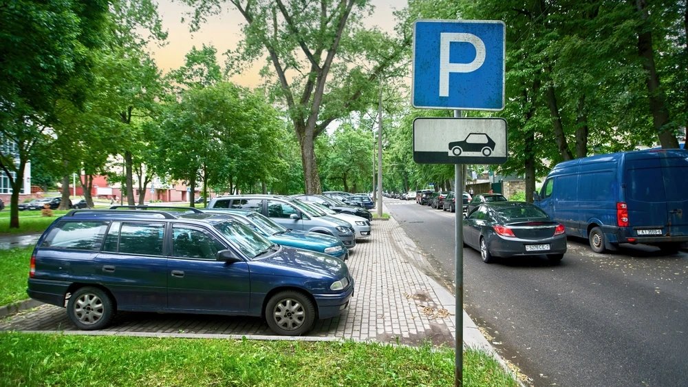 Berlin’de ‘Anwohner Parkausweiss’ Zamlanıyor!, © shutterstock Berlin’de ‘Anwohner Parkausweiss’ Zamlanıyor!, © shutterstock