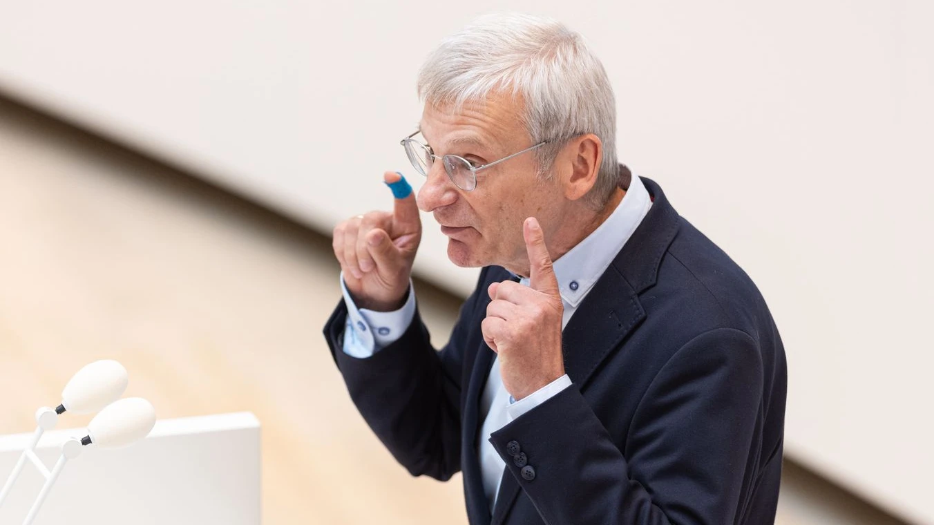 AfD Brandenburg Teşkilatı “Aşırı Sağcı” Davasını Geri Çekti!, © Hannes P Albert/dpa AfD Brandenburg Teşkilatı “Aşırı Sağcı” Davasını Geri Çekti!, © Hannes P Albert/dpa