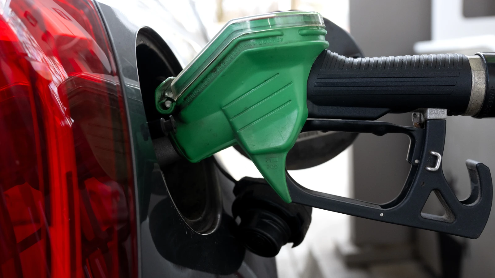 Benzinpreise kratzen an der Zwei-Franken-Grenze, © Keystone / DPA / Sven Hoppe / Symbolbild Benzinpreise kratzen an der Zwei-Franken-Grenze, © Keystone / DPA / Sven Hoppe / Symbolbild