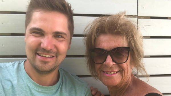 Claudia geniesst den Sommer mit ihrem «Bädli-Träff»