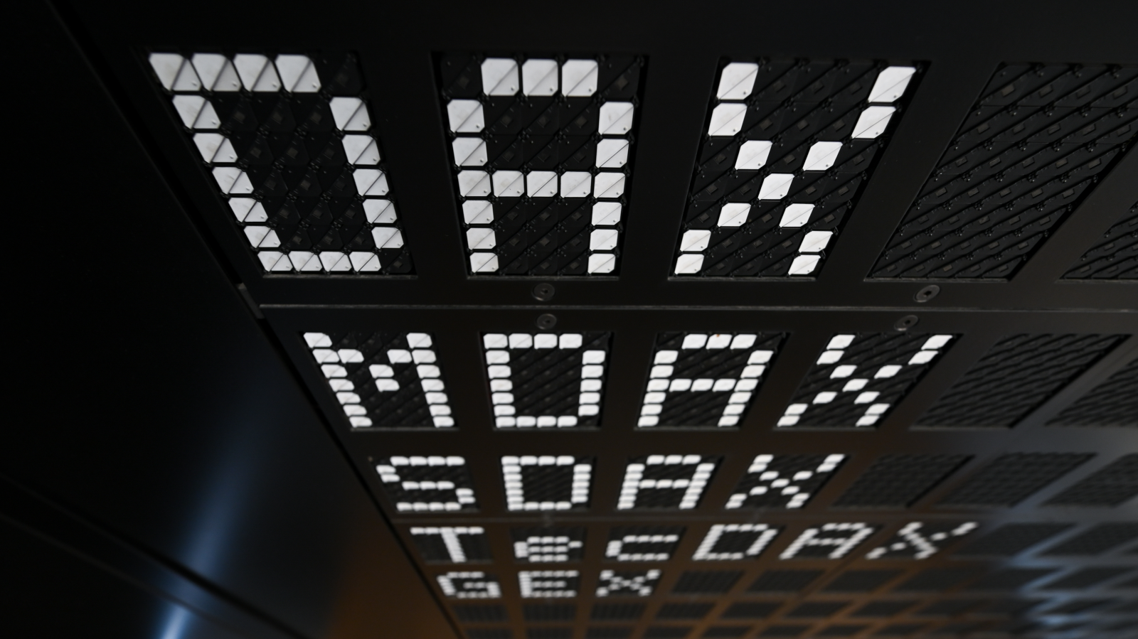 An den Börsen dürfte es weiter bergab gehen, © Keystone / DPA / Arne Dedert