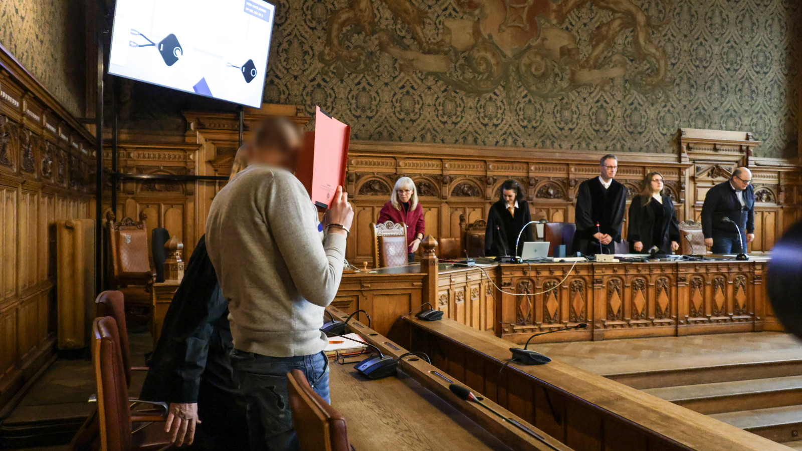 Bremerhaven’de hastaneye saldırı planı: Sanıktan mahkemede itiraf, © Focke Strangmann/dpa