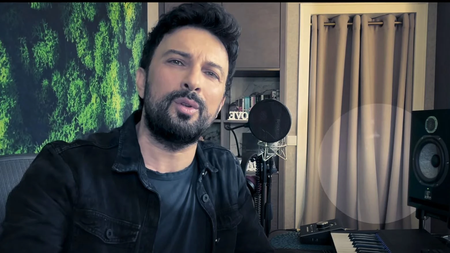 Tarkan'ın Son Şarkısı Dinleyenleri İkiye Böldü, © Youtube Tarkan'ın Son Şarkısı Dinleyenleri İkiye Böldü, © Youtube