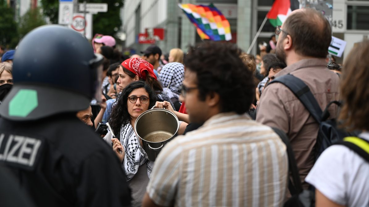 Filistin Yürüyüşüne Polis Müdahalesi: 20'den Fazla Gözaltı!, © Malin Wunderlich/dpa