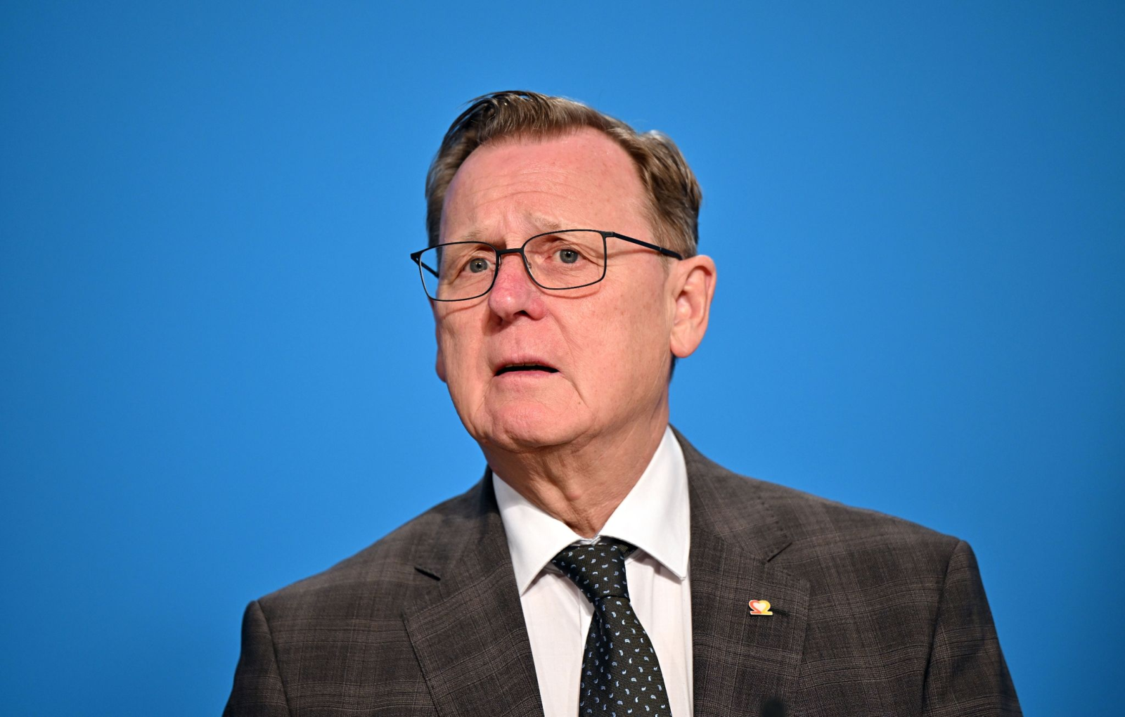 Bodo Ramelow (Die Linke), Ministerpräsident von Thüringen, spicht während einer Pressekonferenz.