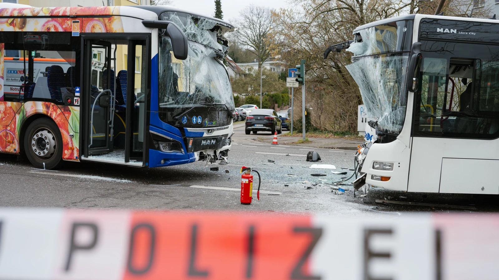 Mehr als 30 Verletzte bei Busunfall in Deutschland, © Keystone / DPA / Oliver Dietze Mehr als 30 Verletzte bei Busunfall in Deutschland, © Keystone / DPA / Oliver Dietze