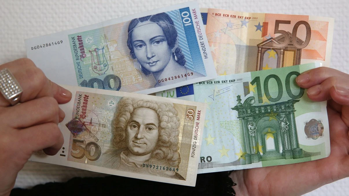 Hessen’de Milyonlarca Mark Hâlâ Euro’ya Çevriliyor!, © Bernd Wüstneck/dpa-Zentralbild/dpa Hessen’de Milyonlarca Mark Hâlâ Euro’ya Çevriliyor!, © Bernd Wüstneck/dpa-Zentralbild/dpa